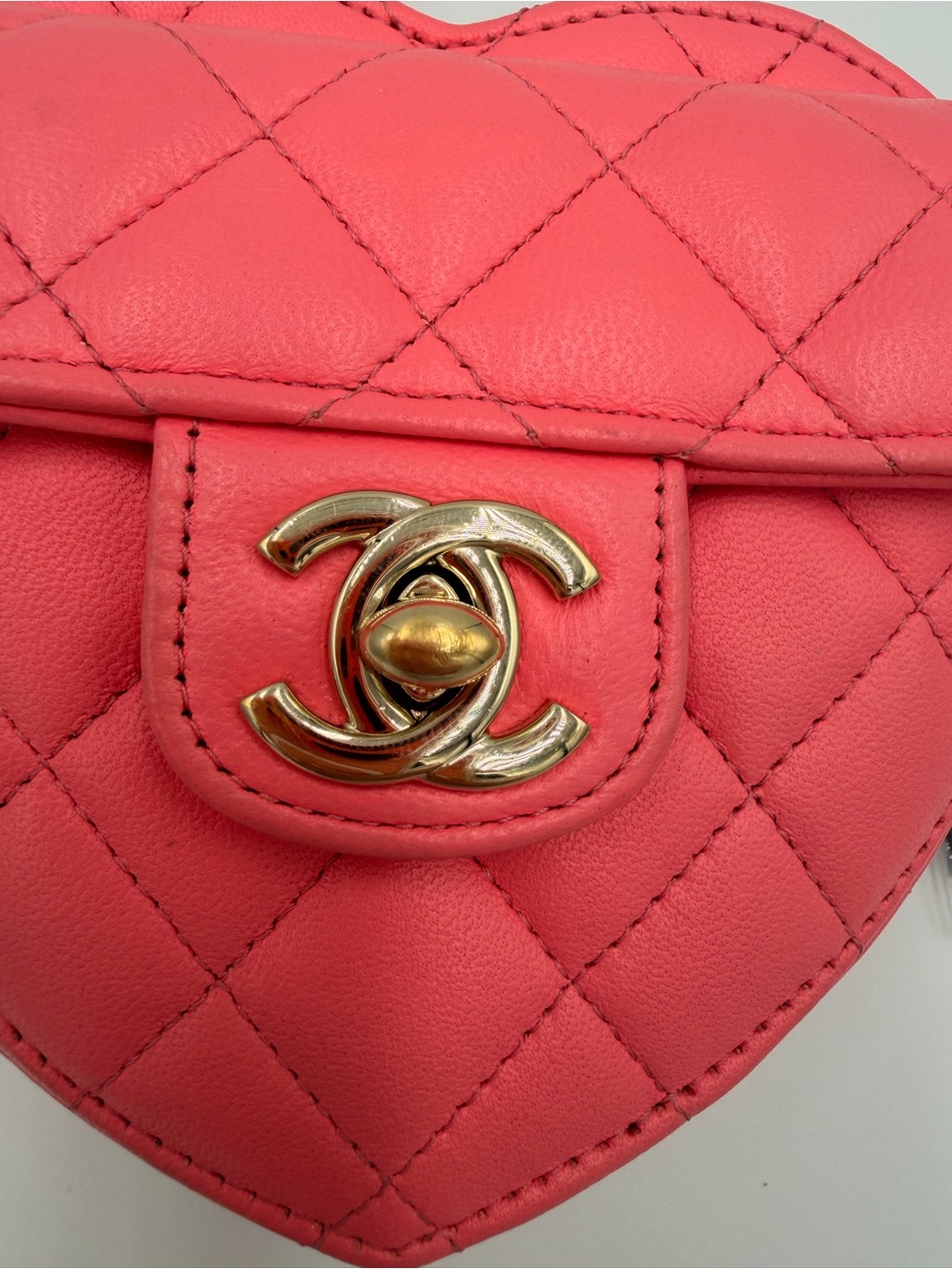 Chanel CC In Love Heart Bag Small Coral Pink Lambskin 22S - Picture 11 of 13